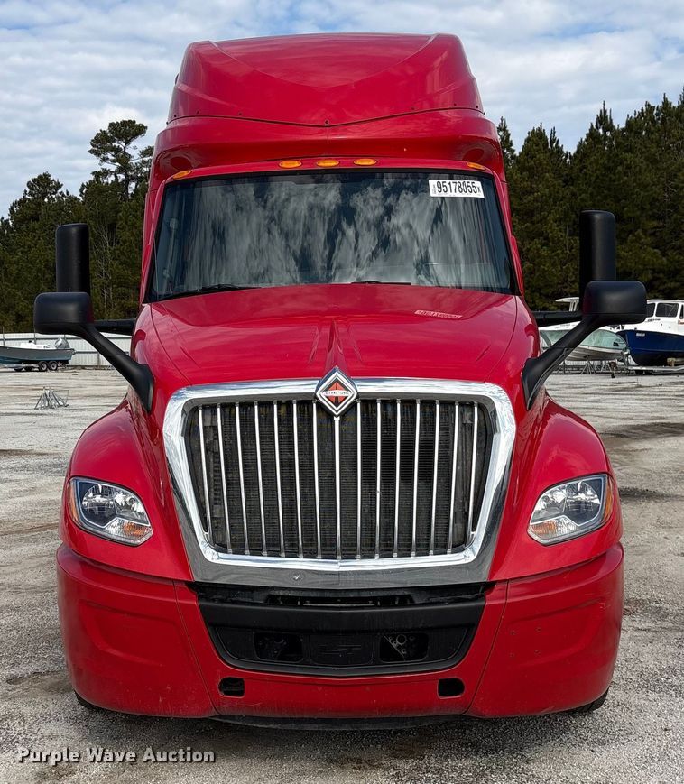 image for item YA1695 2019 International LT625 semi truck