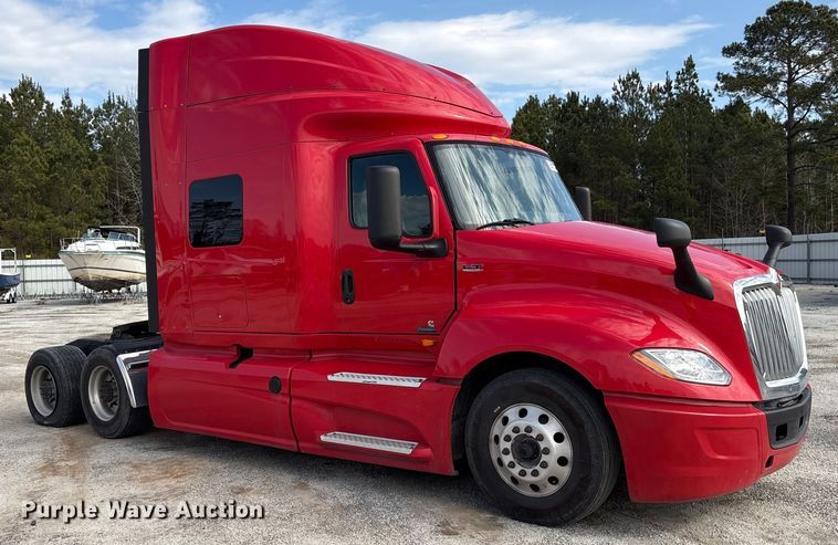 image for item YA1695 2019 International LT625 semi truck