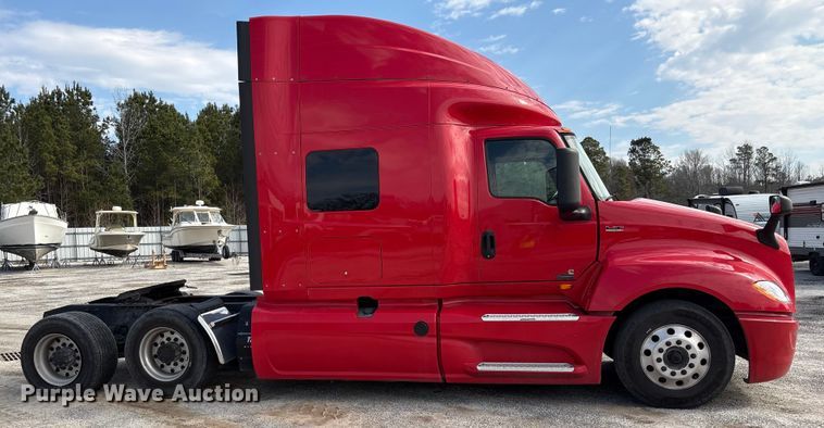 image for item YA1695 2019 International LT625 semi truck