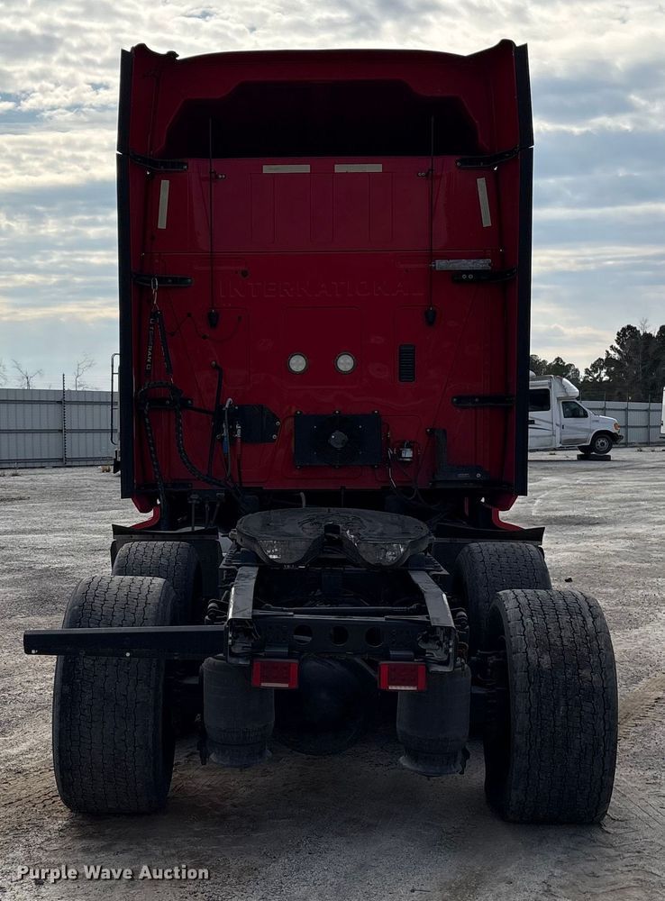 image for item YA1695 2019 International LT625 semi truck