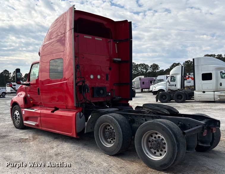 image for item YA1695 2019 International LT625 semi truck