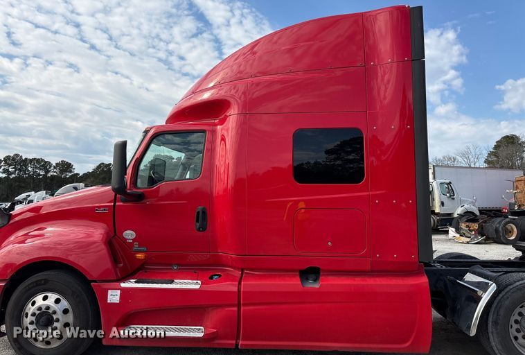 image for item YA1695 2019 International LT625 semi truck