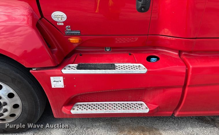 image for item YA1695 2019 International LT625 semi truck