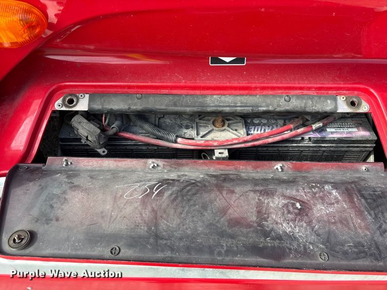 image for item YA1695 2019 International LT625 semi truck