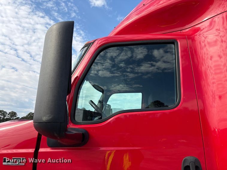 image for item YA1695 2019 International LT625 semi truck