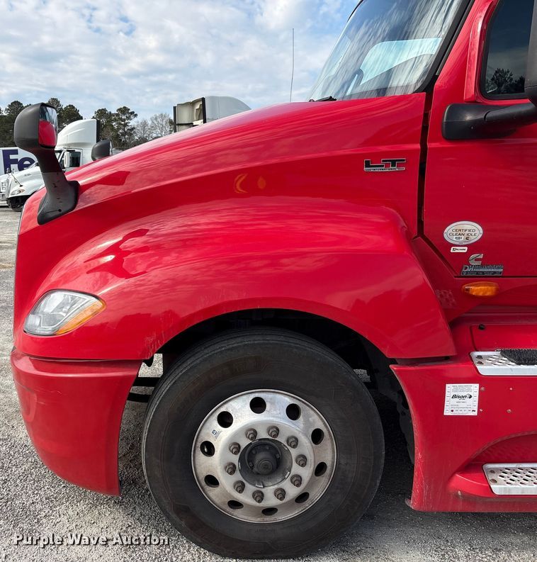 image for item YA1695 2019 International LT625 semi truck