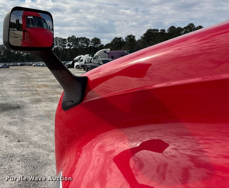 image for item YA1695 2019 International LT625 semi truck