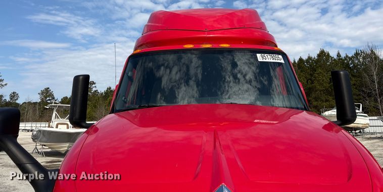 image for item YA1695 2019 International LT625 semi truck