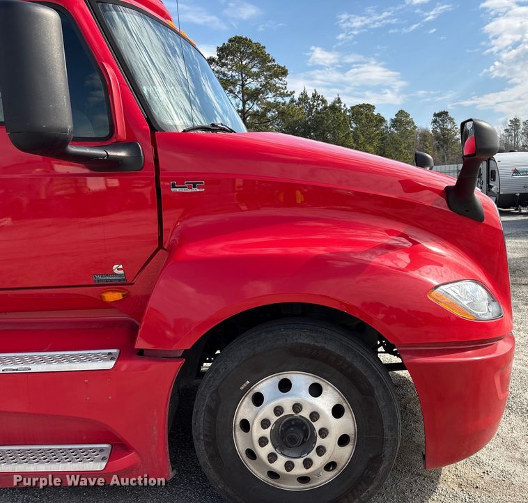 image for item YA1695 2019 International LT625 semi truck