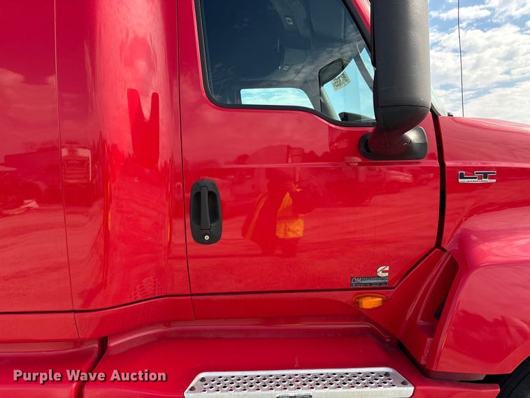 image for item YA1695 2019 International LT625 semi truck