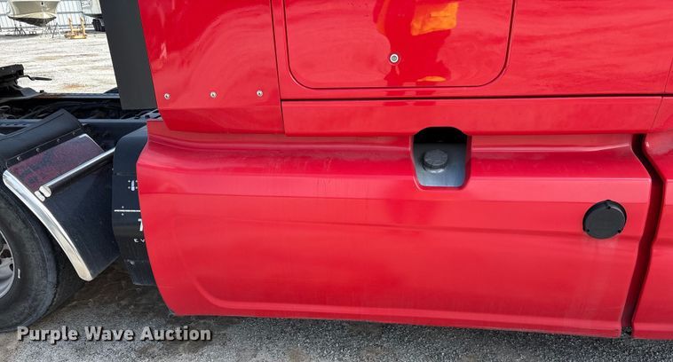 image for item YA1695 2019 International LT625 semi truck