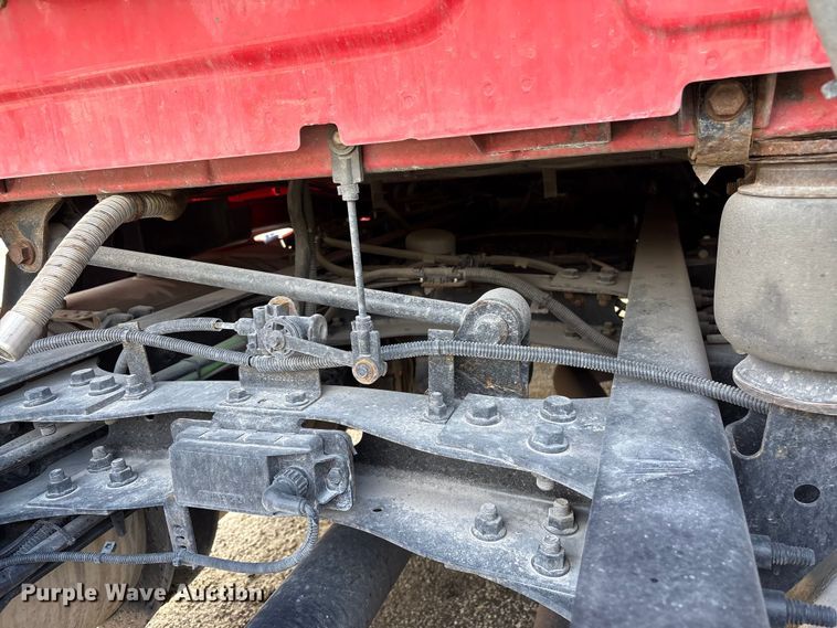 image for item YA1695 2019 International LT625 semi truck