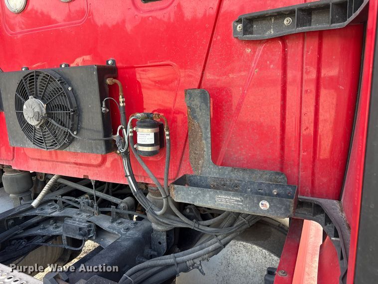 image for item YA1695 2019 International LT625 semi truck