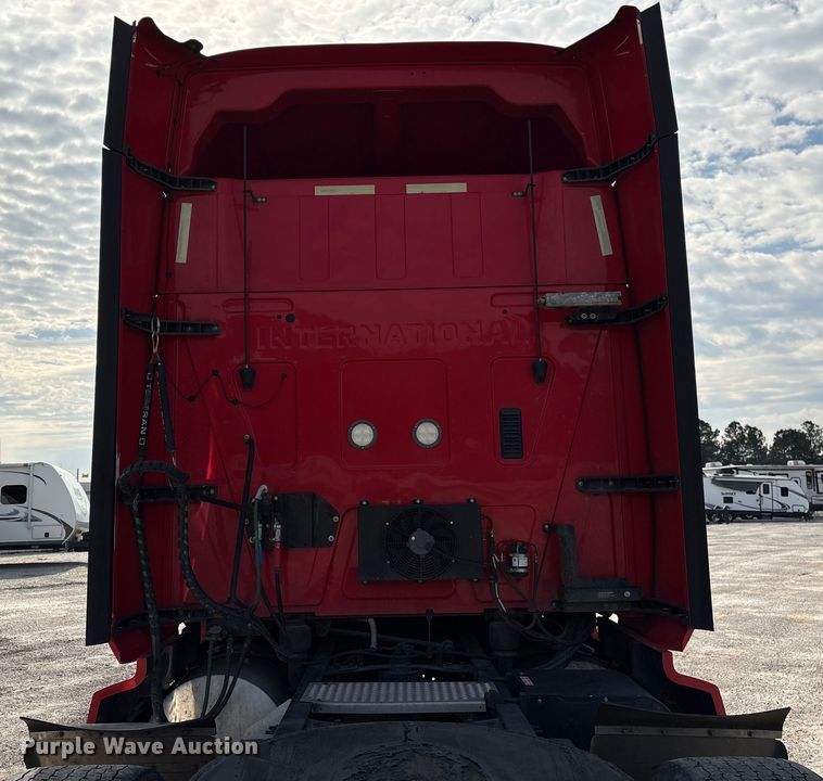 image for item YA1695 2019 International LT625 semi truck