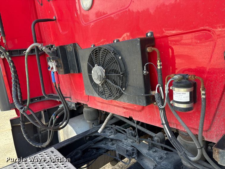 image for item YA1695 2019 International LT625 semi truck