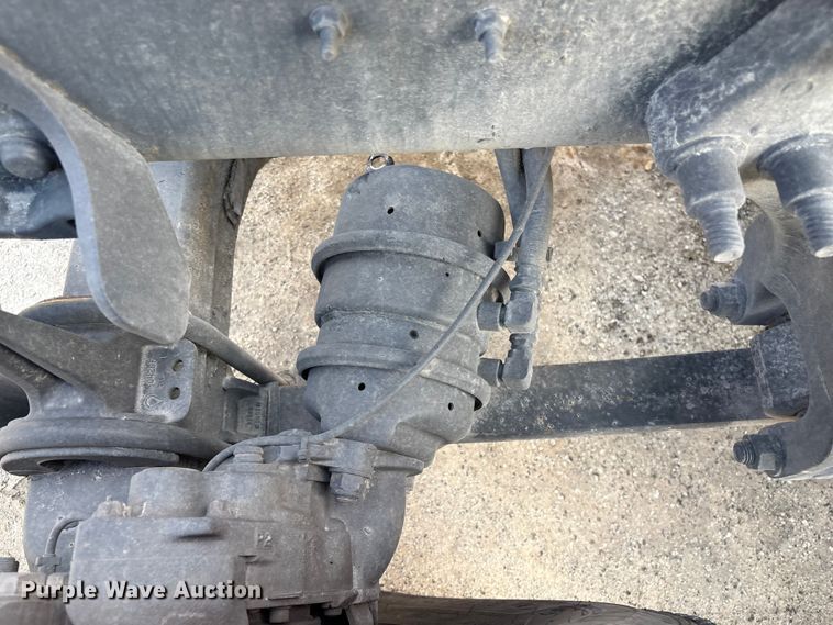 image for item YA1695 2019 International LT625 semi truck