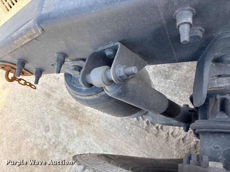 image for item YA1695 2019 International LT625 semi truck