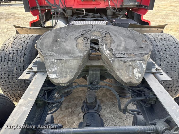 image for item YA1695 2019 International LT625 semi truck