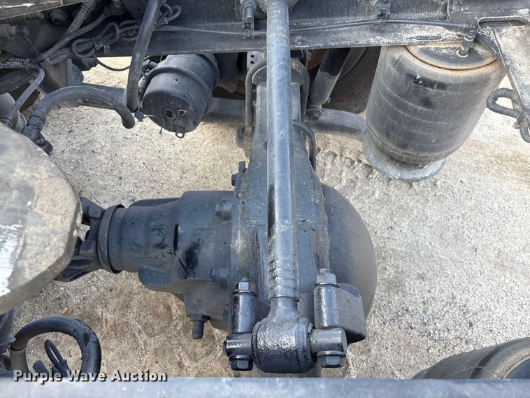 image for item YA1695 2019 International LT625 semi truck