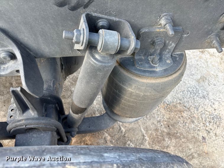 image for item YA1695 2019 International LT625 semi truck