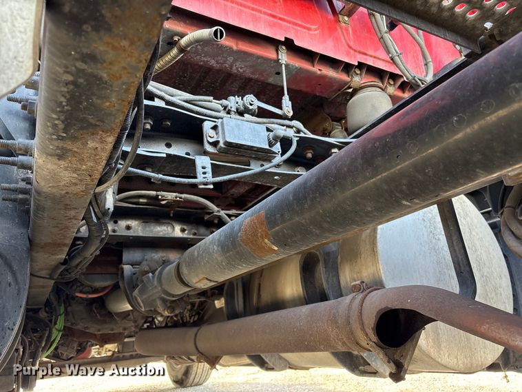 image for item YA1695 2019 International LT625 semi truck