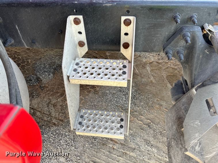 image for item YA1695 2019 International LT625 semi truck