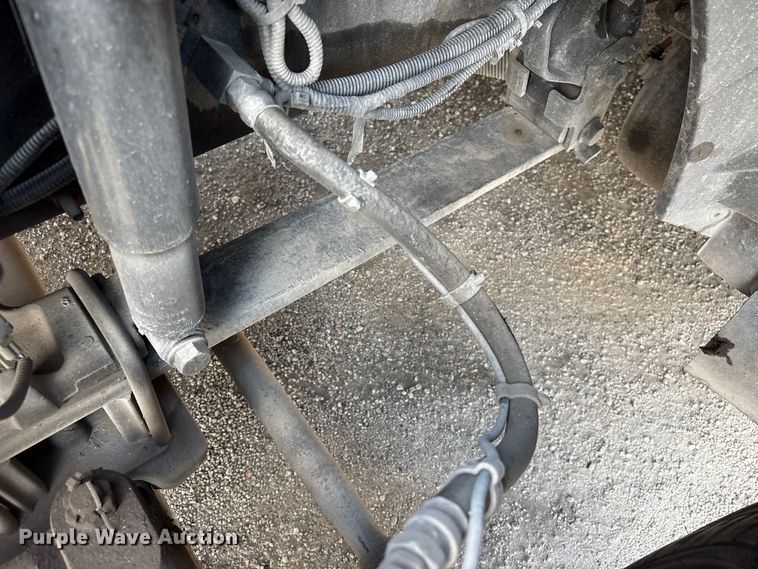 image for item YA1695 2019 International LT625 semi truck