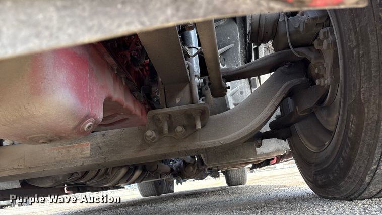 image for item YA1695 2019 International LT625 semi truck