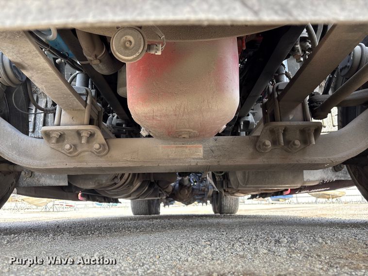 image for item YA1695 2019 International LT625 semi truck