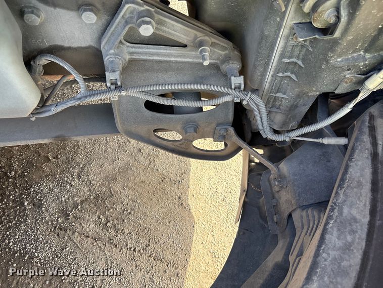 image for item YA1695 2019 International LT625 semi truck