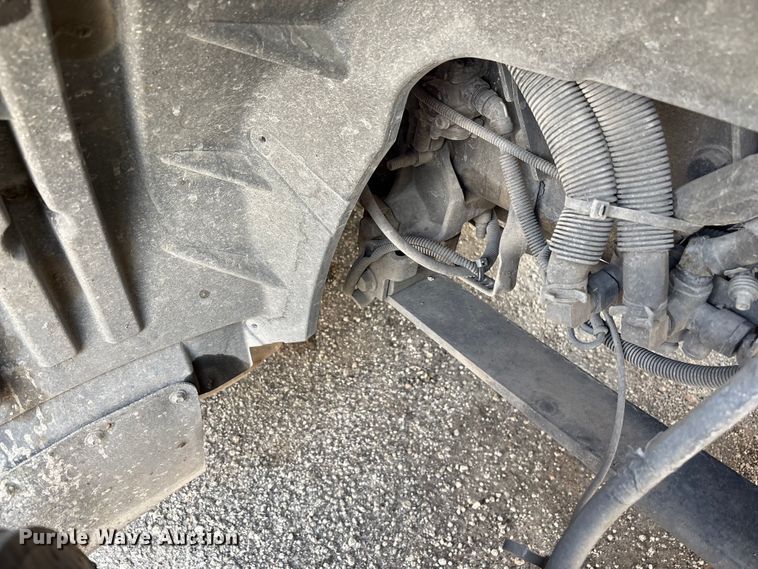 image for item YA1695 2019 International LT625 semi truck