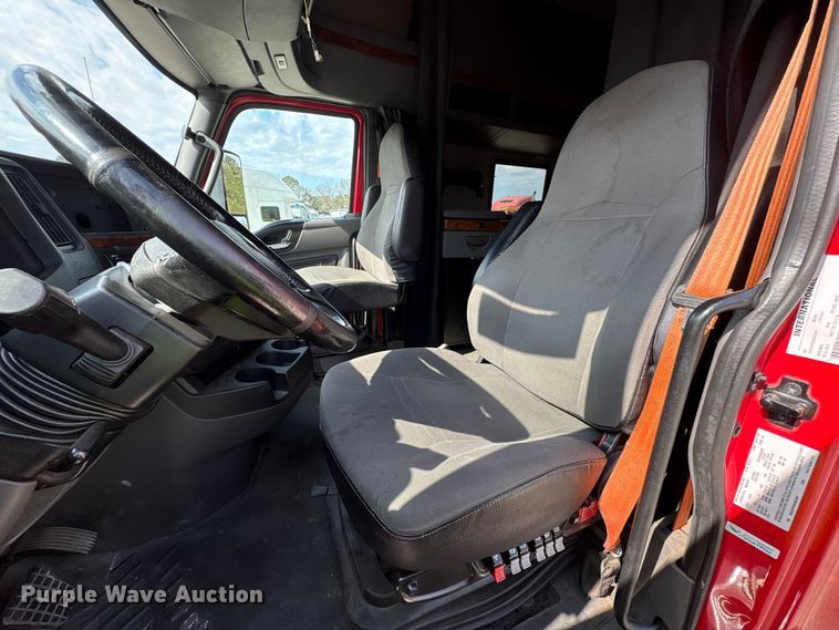 image for item YA1695 2019 International LT625 semi truck