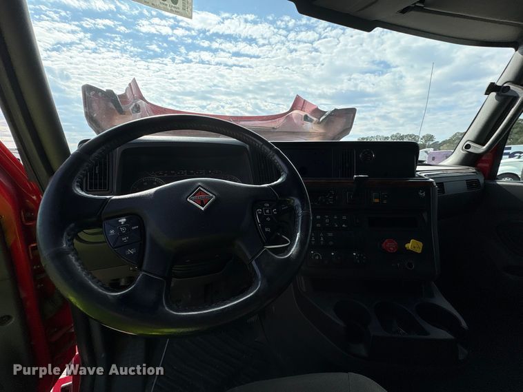 image for item YA1695 2019 International LT625 semi truck