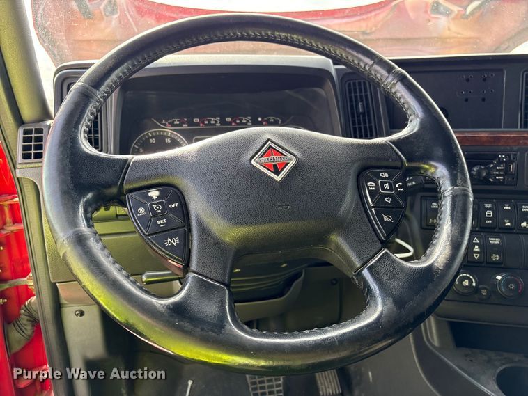 image for item YA1695 2019 International LT625 semi truck