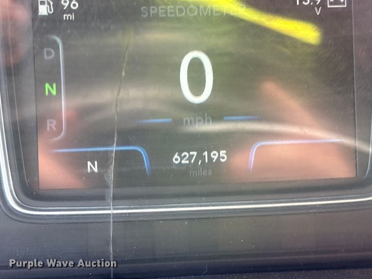 image for item YA1695 2019 International LT625 semi truck