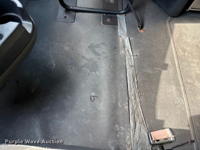 image for item YA1695 2019 International LT625 semi truck