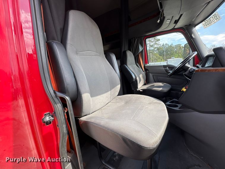 image for item YA1695 2019 International LT625 semi truck