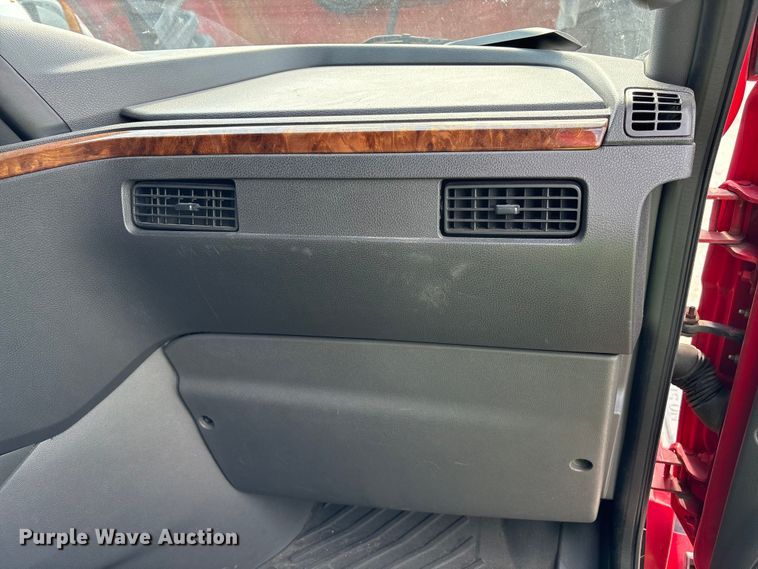 image for item YA1695 2019 International LT625 semi truck