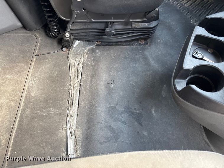 image for item YA1695 2019 International LT625 semi truck