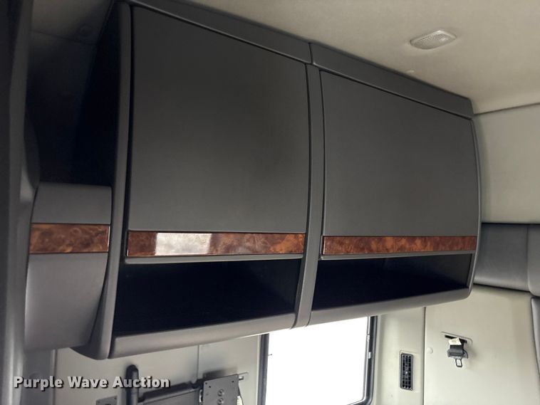 image for item YA1695 2019 International LT625 semi truck