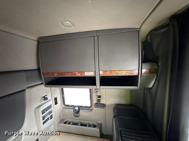 image for item YA1695 2019 International LT625 semi truck