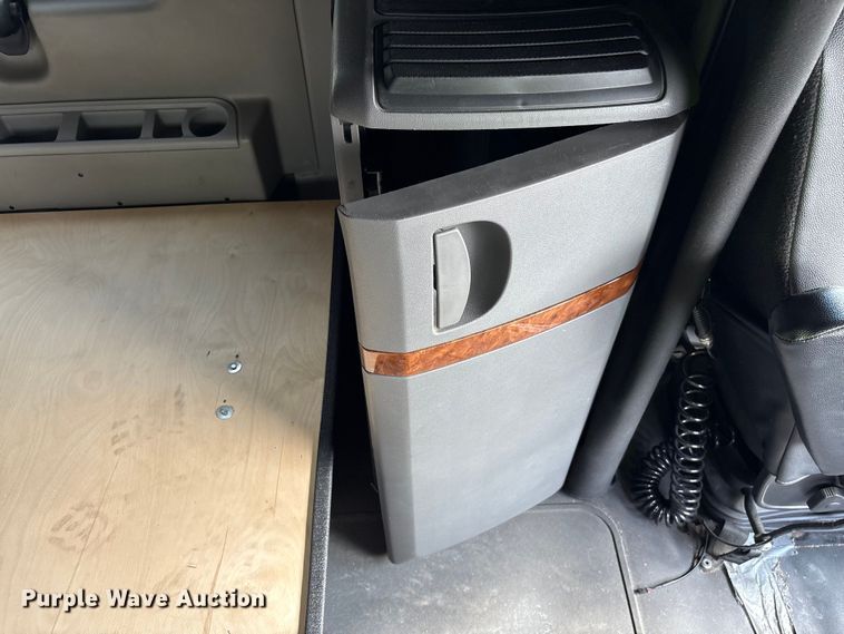 image for item YA1695 2019 International LT625 semi truck