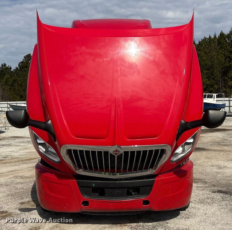 image for item YA1695 2019 International LT625 semi truck