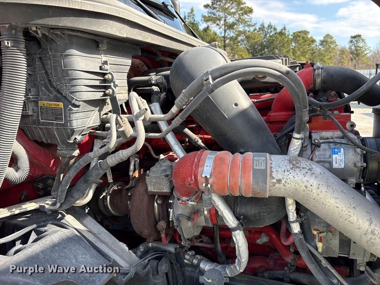 image for item YA1695 2019 International LT625 semi truck