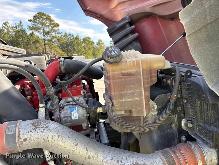 image for item YA1695 2019 International LT625 semi truck