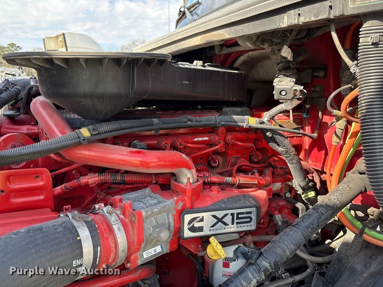 image for item YA1695 2019 International LT625 semi truck