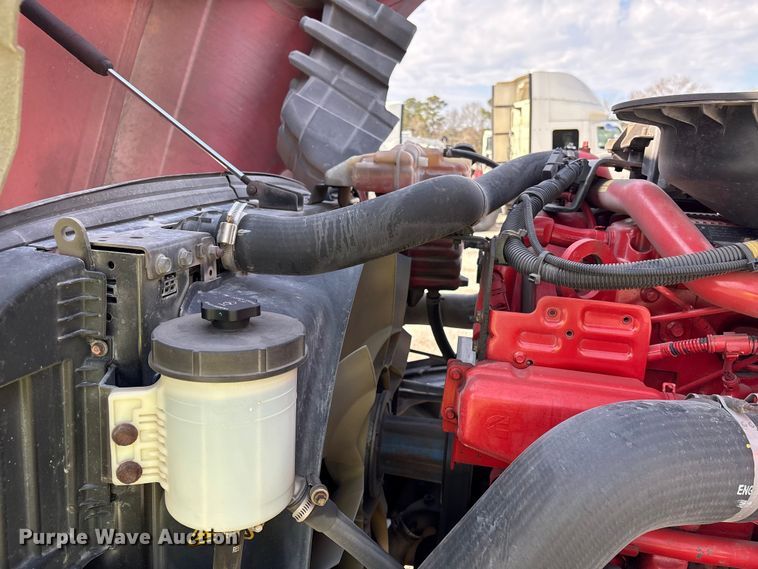 image for item YA1695 2019 International LT625 semi truck