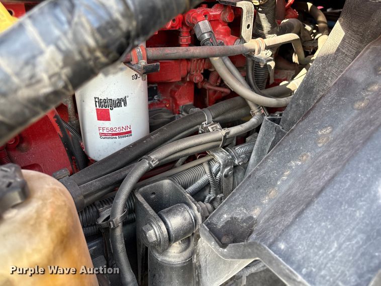 image for item YA1695 2019 International LT625 semi truck