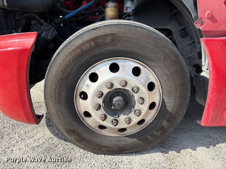 image for item YA1695 2019 International LT625 semi truck