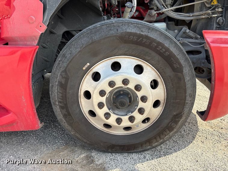 image for item YA1695 2019 International LT625 semi truck